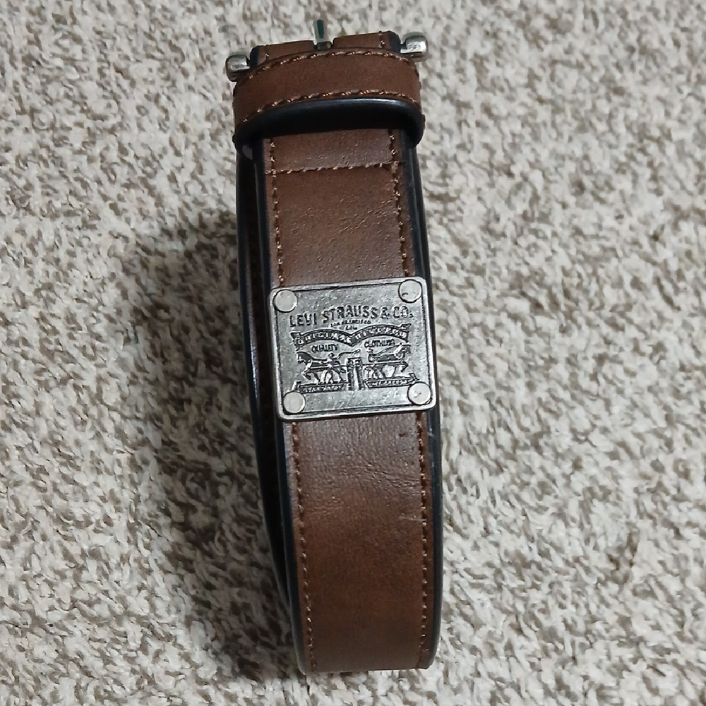 Men's XL 42-44 Levi's Brown Leather Belt with Silver Buckle